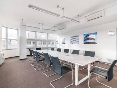 Fully serviced private office space for you and your team in Karachi, The Centre