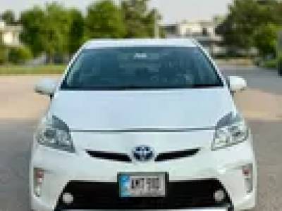 Toyota Prius 2015 S 1.8 for Sale